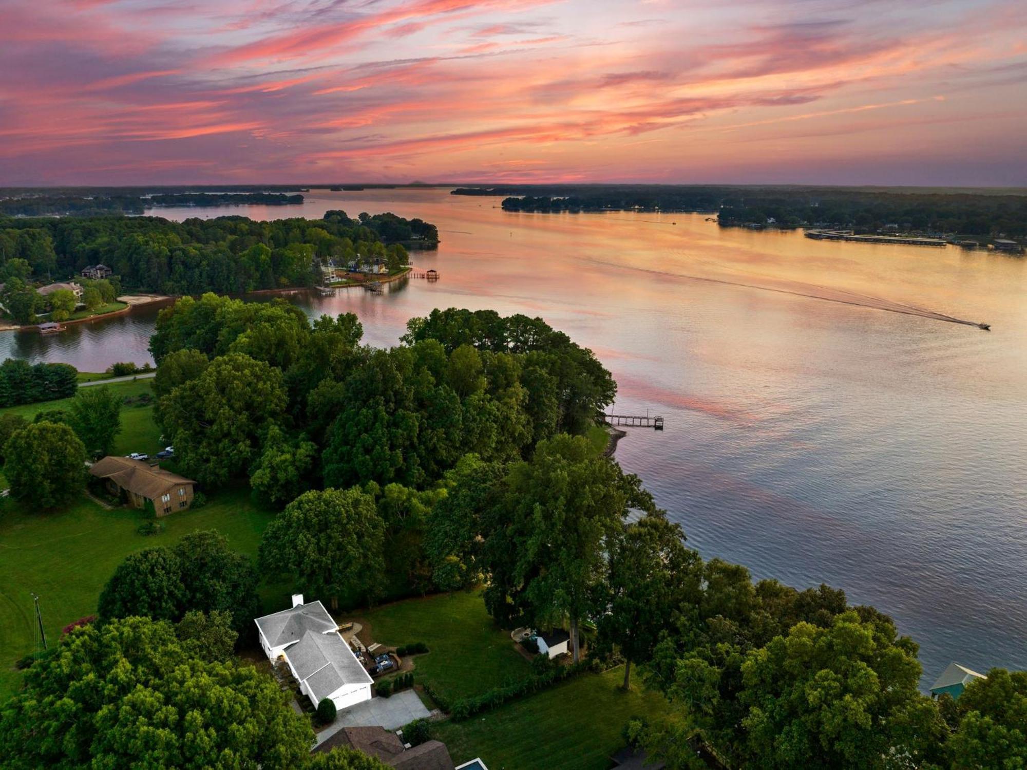 Lakefront Living Mooresville Exteriér fotografie